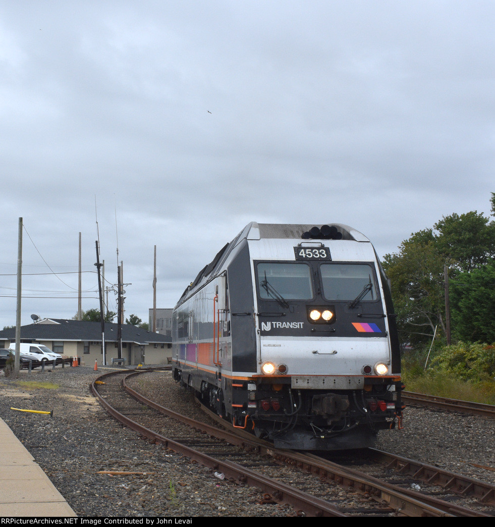  ALP-45DP # 4533 leading NJT Train # 4724 into Bay Head Station 